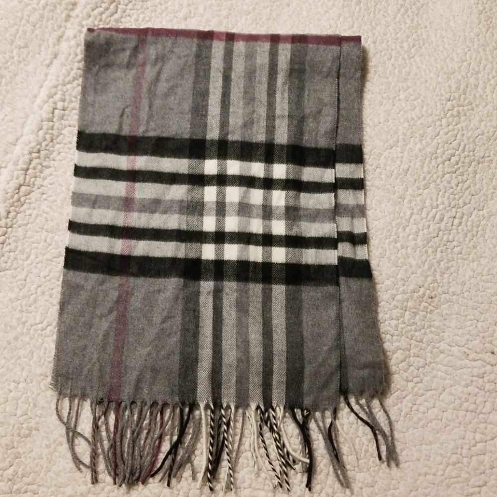 NWT V. Fraas Cashmink gray plaid scarf with fringe